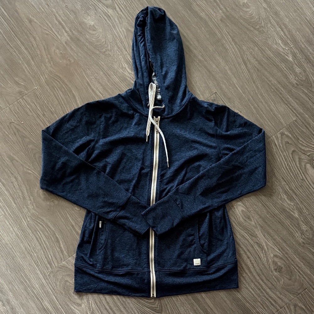 Vuori Halo Performance Hoodie in Midnight Heather